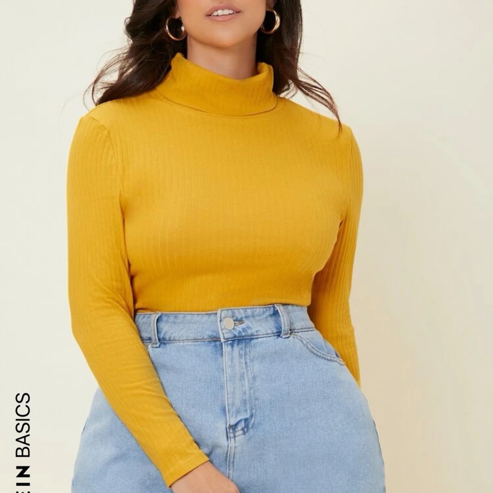 NWT Ribbed Knit Turtleneck • Mustard